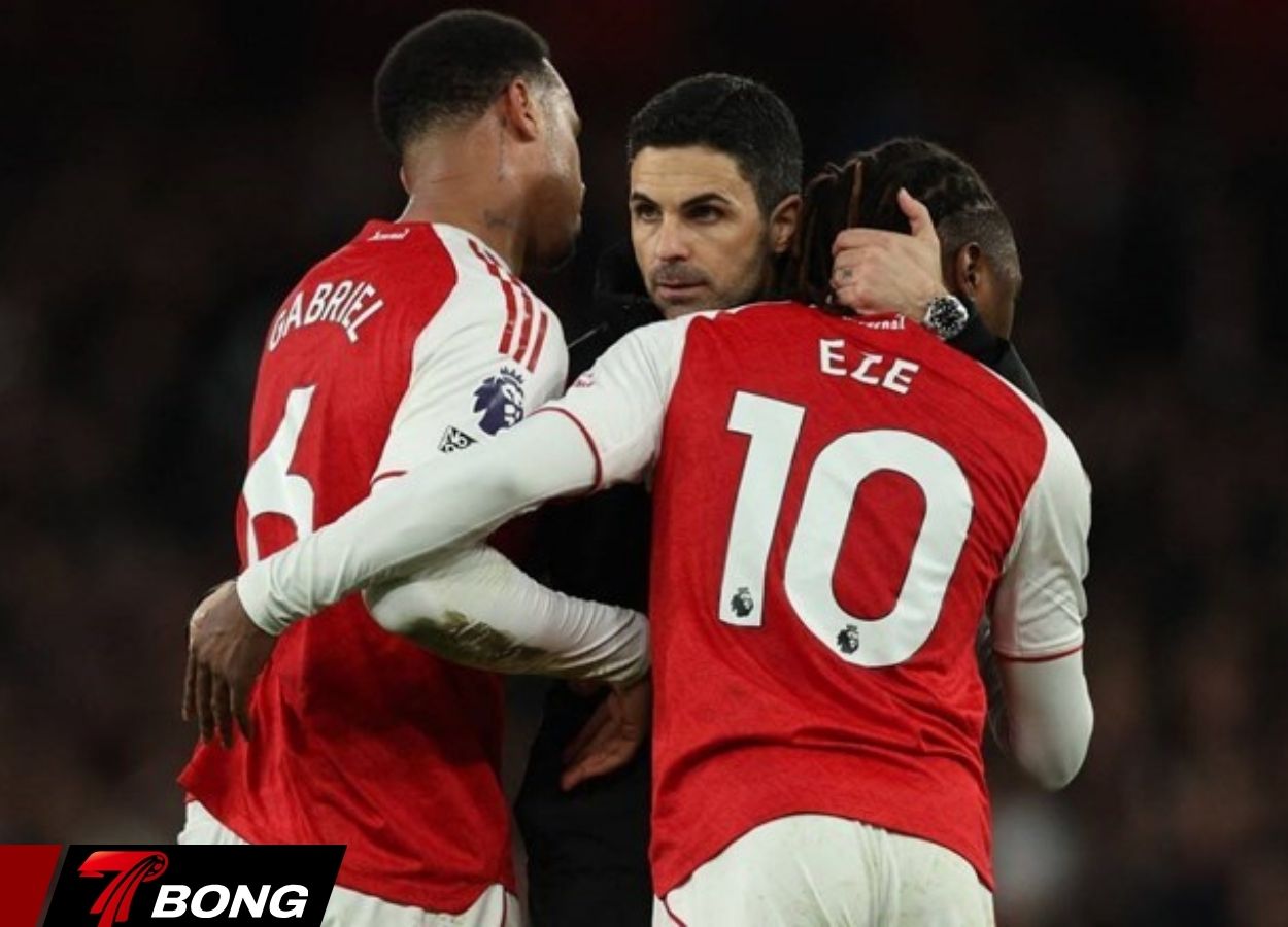 Sự suy yếu bất ngờ của các thế lực cạnh tranh tại Ngoại hạng Anh